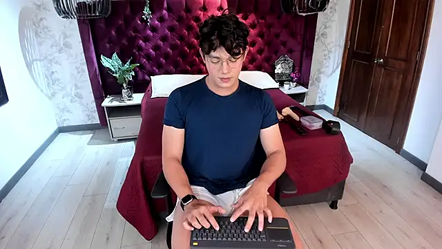 Snapshot of DyllanCooper chatting on 11/07/25, 12:05 DyllanCooper online show from 11/07/25, 12:05