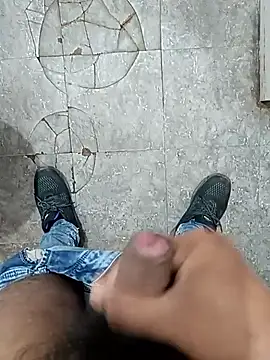 SlipperyRebound0 online show from 11/20/25, 05:01