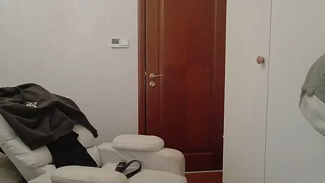 hangzi-0011 online show from 10/13/25, 10:15