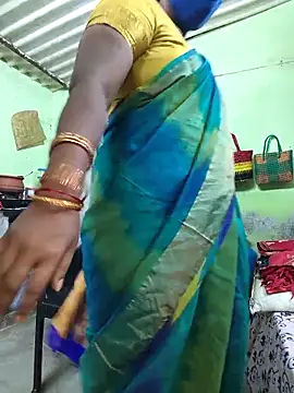Snapshot of Tamilselviroja- chatting on 10/11/25, 03:32 Tamilselviroja- online show from 10/11/25, 03:32