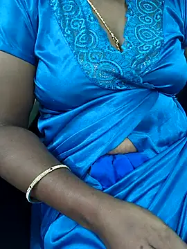 Snapshot of Tamilselviroja- chatting on 10/13/25, 03:45 Tamilselviroja- online show from 10/13/25, 03:45