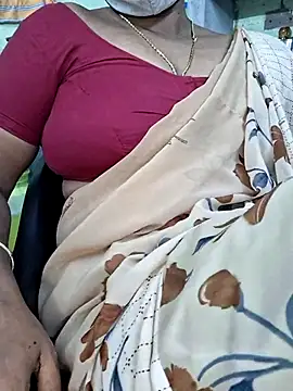 Snapshot of Tamilselviroja- chatting on 10/17/25, 03:58 Tamilselviroja- online show from 10/17/25, 03:58