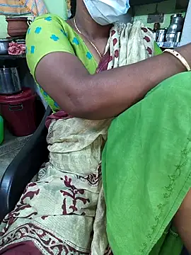 Snapshot of Tamilselviroja- chatting on 10/22/25, 04:07 Tamilselviroja- online show from 10/22/25, 04:07
