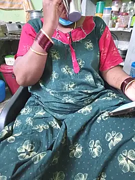 Snapshot of Tamilselviroja- chatting on 06/18/26, 04:00 Tamilselviroja- online show from 06/18/26, 04:00