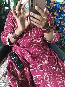 Snapshot of Tamilselviroja- chatting on 06/23/26, 10:24 Tamilselviroja- online show from 06/23/26, 10:24