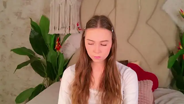 OliviaLay online show from 11/14/25, 11:20