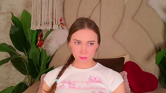 OliviaLay online show from 11/16/25, 06:19