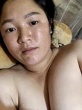 linhmiucute online show from 09/29/25, 12:05