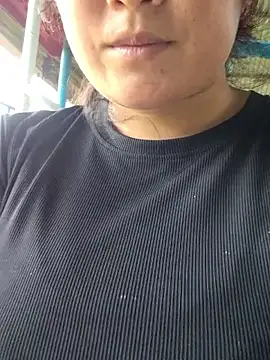 linhmiucute online show from 10/10/25, 04:55