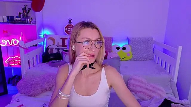 MysticRoxanne online show from 12/03/25, 07:27