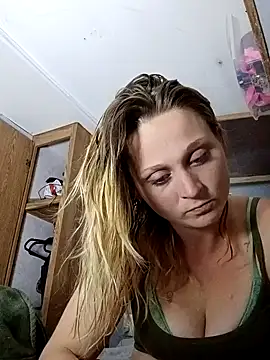 Queen2454 online show from 04/15/26, 07:59