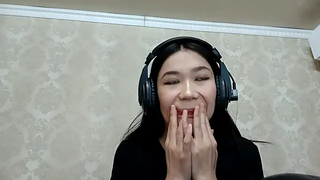 Snapshot of YukiShaapan chatting on 10/15/25, 10:15 YukiShaapan online show from 10/15/25, 10:15