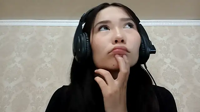 Snapshot of YukiShaapan chatting on 10/18/25, 11:33 YukiShaapan online show from 10/18/25, 11:33