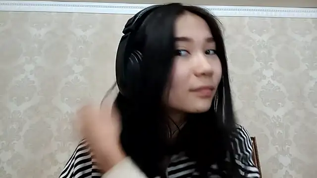 Snapshot of YukiShaapan chatting on 10/21/25, 12:17 YukiShaapan online show from 10/21/25, 12:17