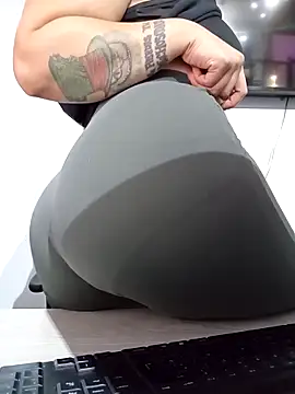 rojita-rojita online show from 12/18/25, 06:41