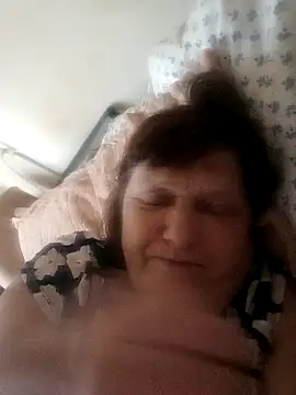 Snapshot of Apeesynka55211 chatting on 10/16/25, 10:38 Apeesynka55211 online show from 10/16/25, 10:38