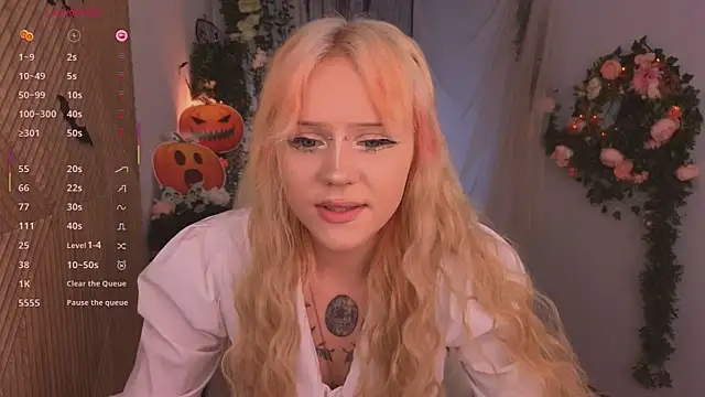 Snapshot of kitten_murray_ chatting on 10/24/25, 04:36 kitten murray  online show from 10/24/25, 04:36