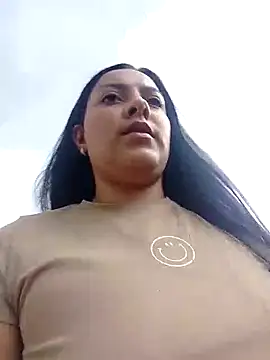 Snapshot of Sexy_Nayra_outdoors chatting on 10/13/25, 05:57 Sexy Nayra outdoors online show from 10/13/25, 05:57
