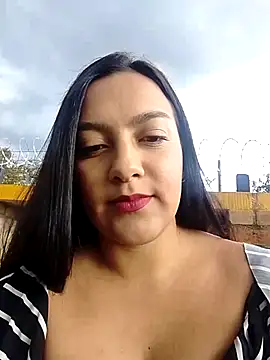 Snapshot of Sexy_Nayra_outdoors chatting on 10/15/25, 09:04 Sexy Nayra outdoors online show from 10/15/25, 09:04