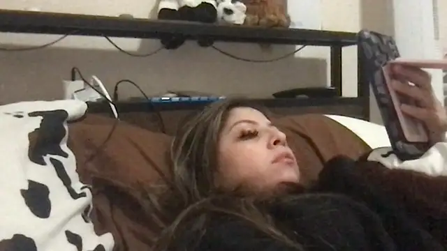 bunnygorl12 online show from 11/19/25, 10:04