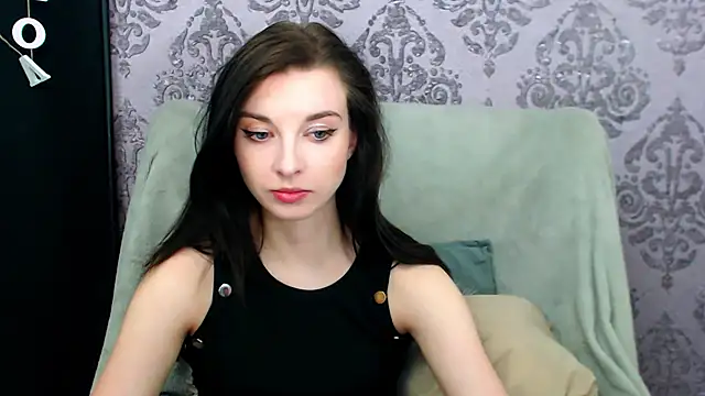 DominantLuna online show from 05/04/26, 07:21