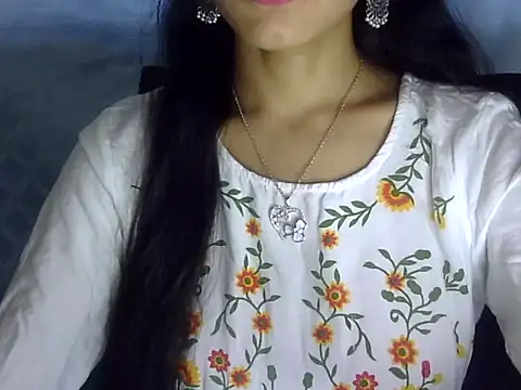 Snapshot of Shazi_1 chatting on 05/17/26, 02:46 Shazi 1 online show from 05/17/26, 02:46