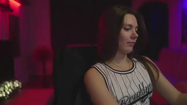 Snapshot of CandyStorm chatting on 11/27/25, 09:39 CandyStorm online show from 11/27/25, 09:39