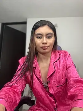 Im Natashaaaa online show from 10/18/25, 10:32