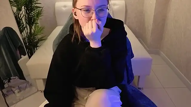 SirenaBlessing online show from 12/22/25, 01:19