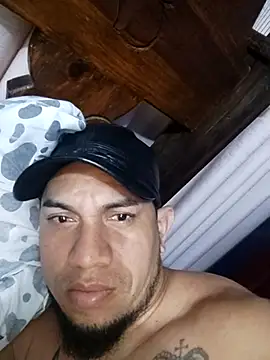 Snapshot of fayola20 chatting on 10/13/25, 01:16 fayola20 online show from 10/13/25, 01:16