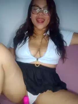 Snapshot of loren_g08 chatting on 11/26/25, 05:41 loren g08 online show from 11/26/25, 05:41