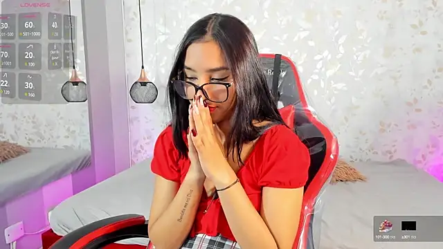 Luciaoregon online show from 10/16/25, 01:34