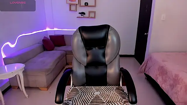 Scarlett  Cooper   online show from 11/19/25, 12:27