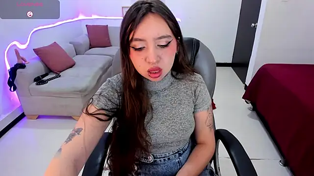 Scarlett  Cooper   online show from 11/28/25, 01:14