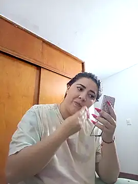 saraaa   online show from 10/02/25, 03:02