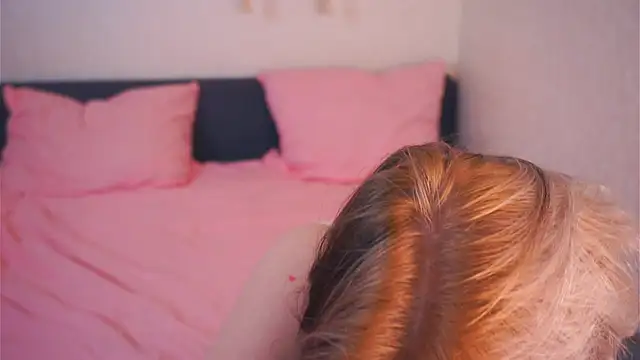 EviaVanveen online show from 12/04/25, 07:39