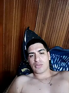 Snapshot of daniandr119 chatting on 11/13/25, 12:42 daniandr119 online show from 11/13/25, 12:42