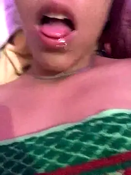 Snapshot of VANNESA_00 chatting on 10/05/25, 07:45 VANNESA 00 online show from 10/05/25, 07:45