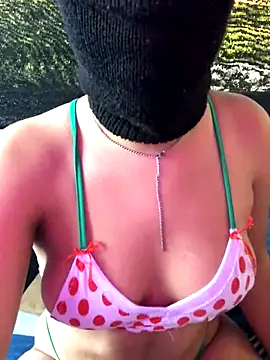 Snapshot of VANNESA_00 chatting on 10/14/25, 10:10 VANNESA 00 online show from 10/14/25, 10:10