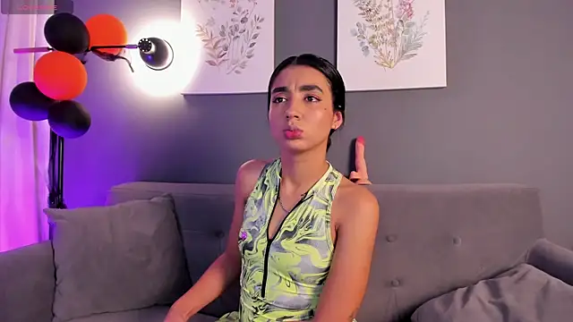 cloe taylor   online show from 10/29/25, 05:10