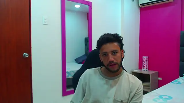 Juan FelipeX01 online show from 10/06/25, 03:20