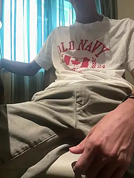 HenryLee1983-cums online show from 05/17/26, 08:45