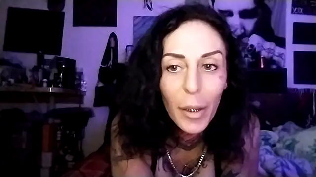 inkdhollow1 online show from 10/07/25, 03:04