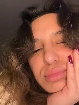 Snapshot of Luisaa_rosee chatting on 10/03/25, 03:20 Luisaa rosee online show from 10/03/25, 03:20