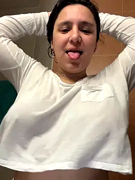 Snapshot of Luisaa_rosee chatting on 10/09/25, 05:00 Luisaa rosee online show from 10/09/25, 05:00