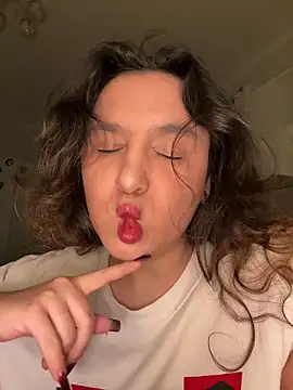 Snapshot of Luisaa_rosee chatting on 10/31/25, 10:55 Luisaa rosee online show from 10/31/25, 10:55