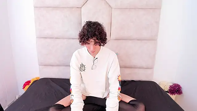 Scaarlett 22  online show from 10/19/25, 05:24