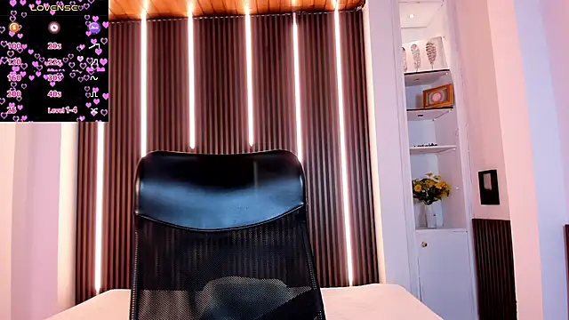 VenusCooper online show from 01/08/26, 07:49