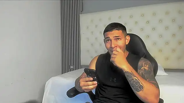 venedic bull online show from 11/11/25, 04:34