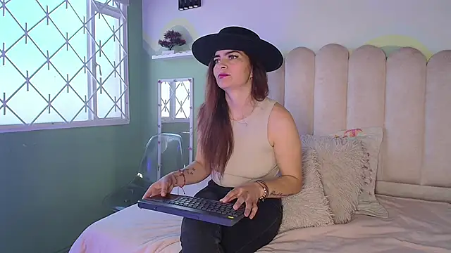 Snapshot of BiancaLuxx_ chatting on 03/01/26, 12:51 BiancaLuxx online show from 03/01/26, 12:51